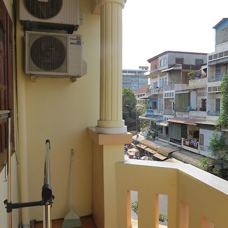 Jun Jun Guesthouse Phnom Penh Ngoại thất bức ảnh
