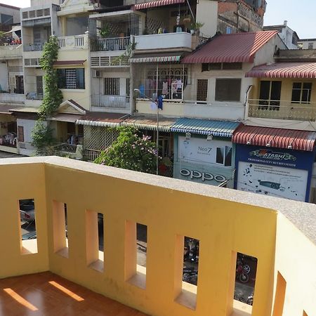 Jun Jun Guesthouse Phnom Penh Ngoại thất bức ảnh