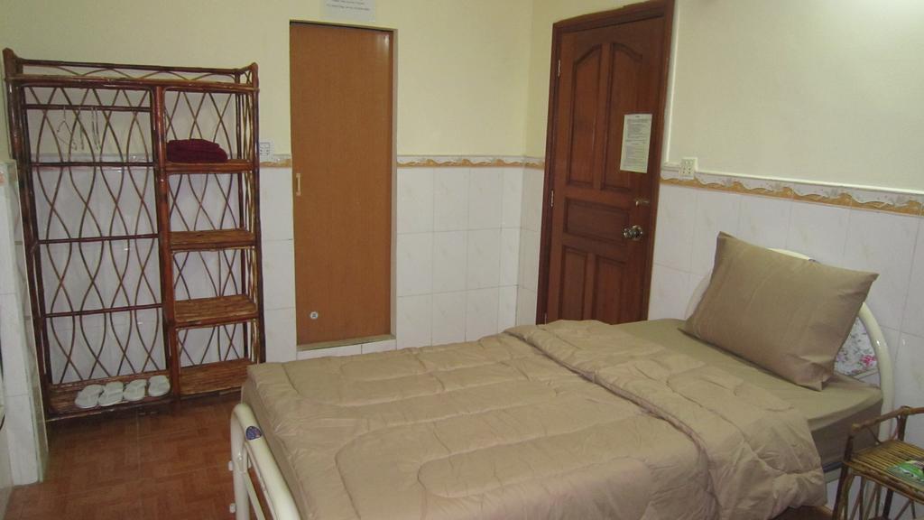 Jun Jun Guesthouse Phnom Penh Ngoại thất bức ảnh