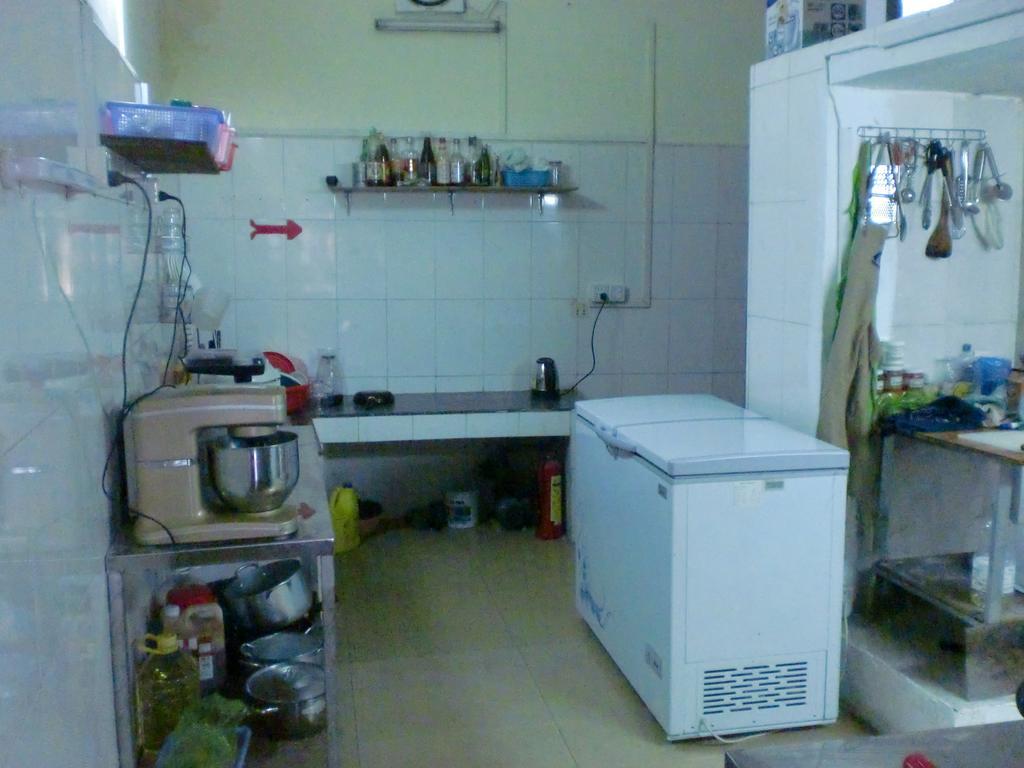 Jun Jun Guesthouse Phnom Penh Ngoại thất bức ảnh