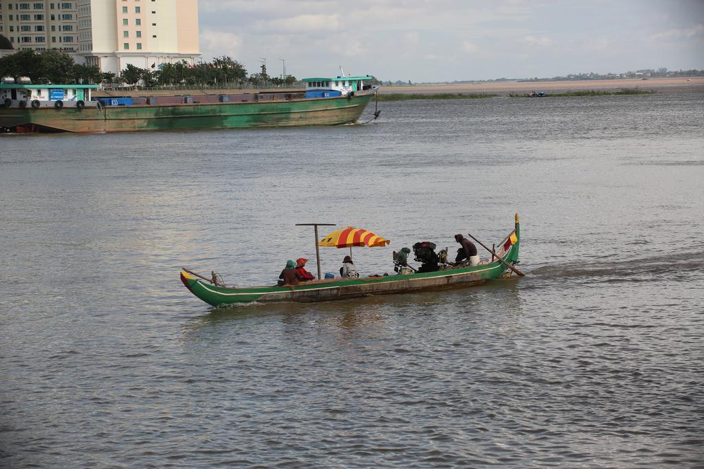 Jun Jun Guesthouse Phnom Penh Ngoại thất bức ảnh