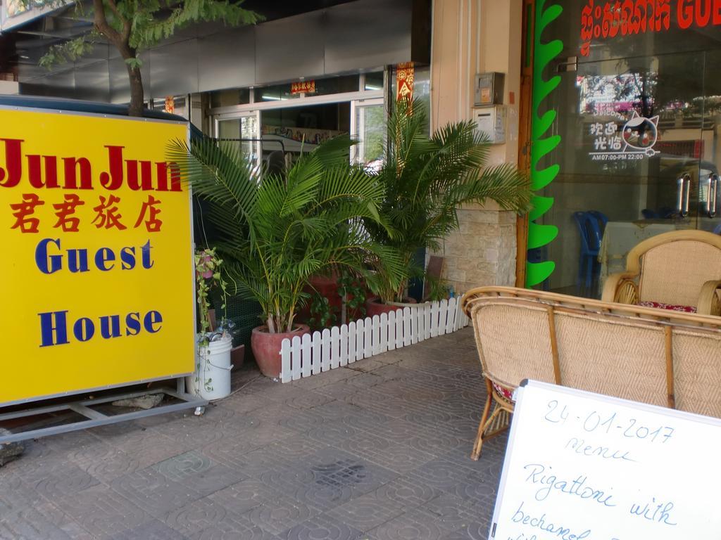 Jun Jun Guesthouse Phnom Penh Ngoại thất bức ảnh