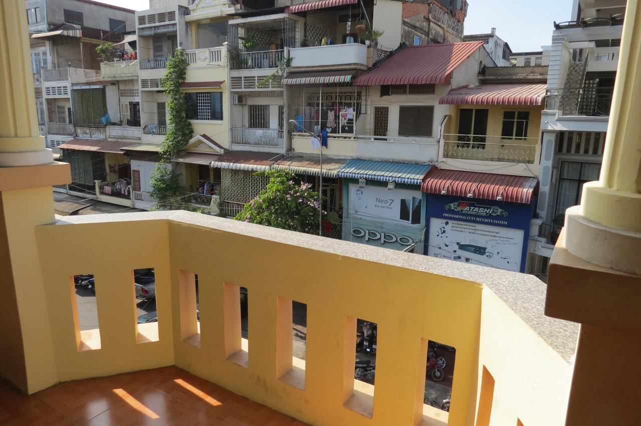 Jun Jun Guesthouse Phnom Penh Ngoại thất bức ảnh